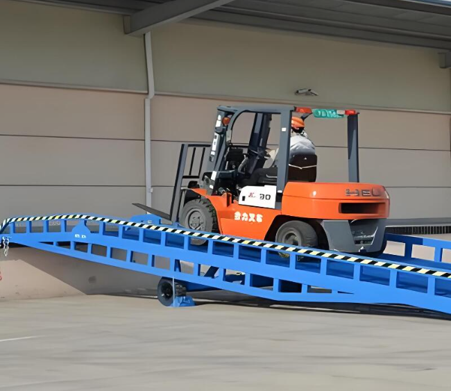 饶河移动式卸货平台（叉车用）